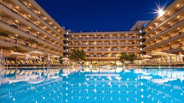 A multi-story hotel with a swimming pool, sun loungers, and umbrellas. - GF Fanabe (Costa Adeje)