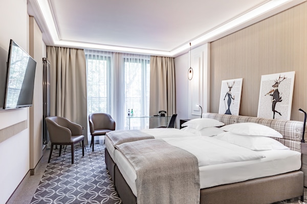 Classic Double or Twin Room, Non Smoking | Hypo-allergenic bedding, in-room safe, desk, laptop workspace