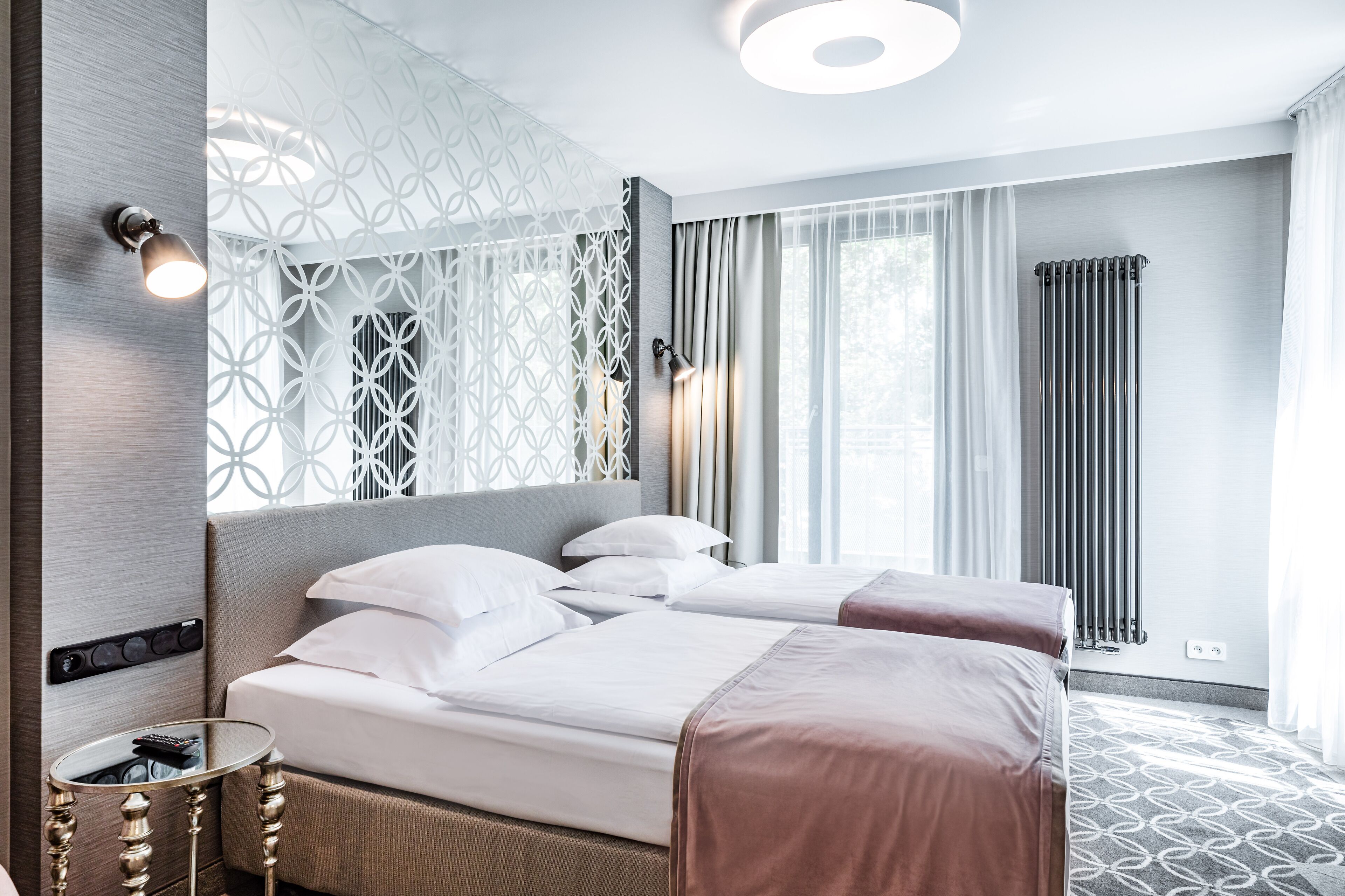 classic double or twin room, non smoking | hypo-allergenic bedding, in-room safe, desk, laptop workspace