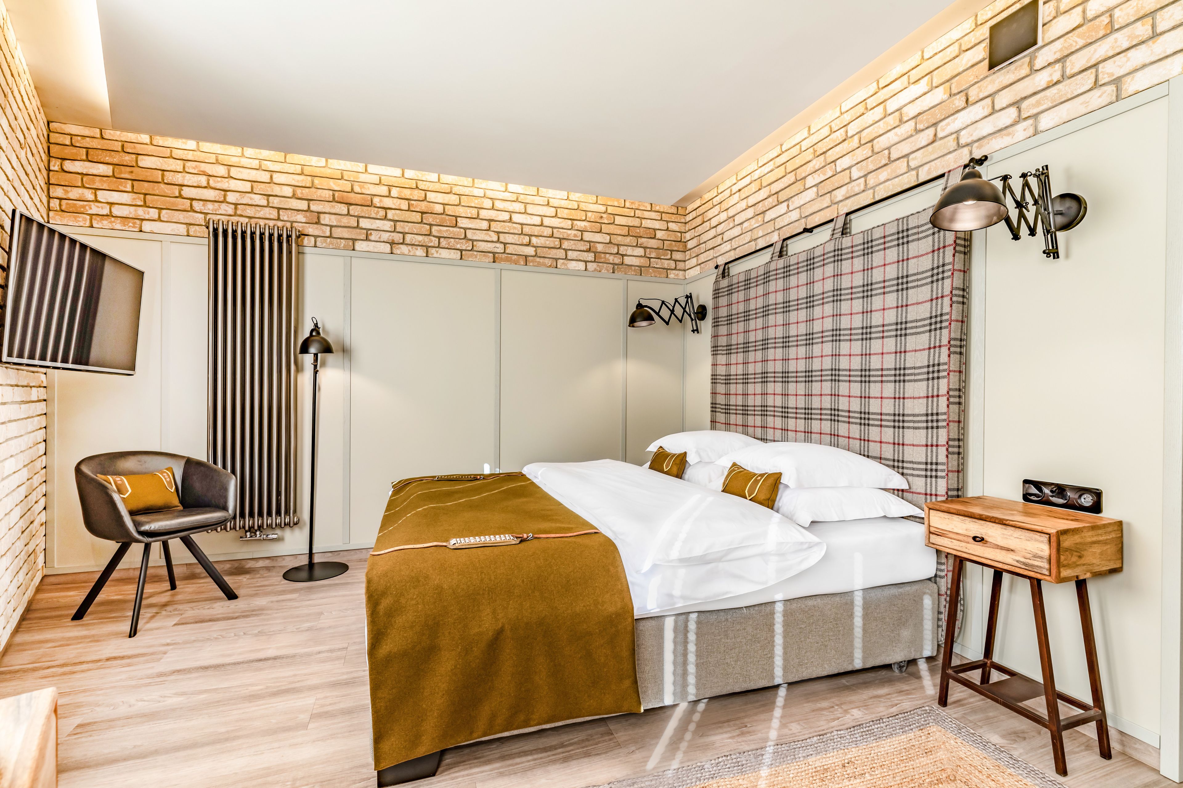 classic double or twin room, non smoking | hypo-allergenic bedding, in-room safe, desk, laptop workspace