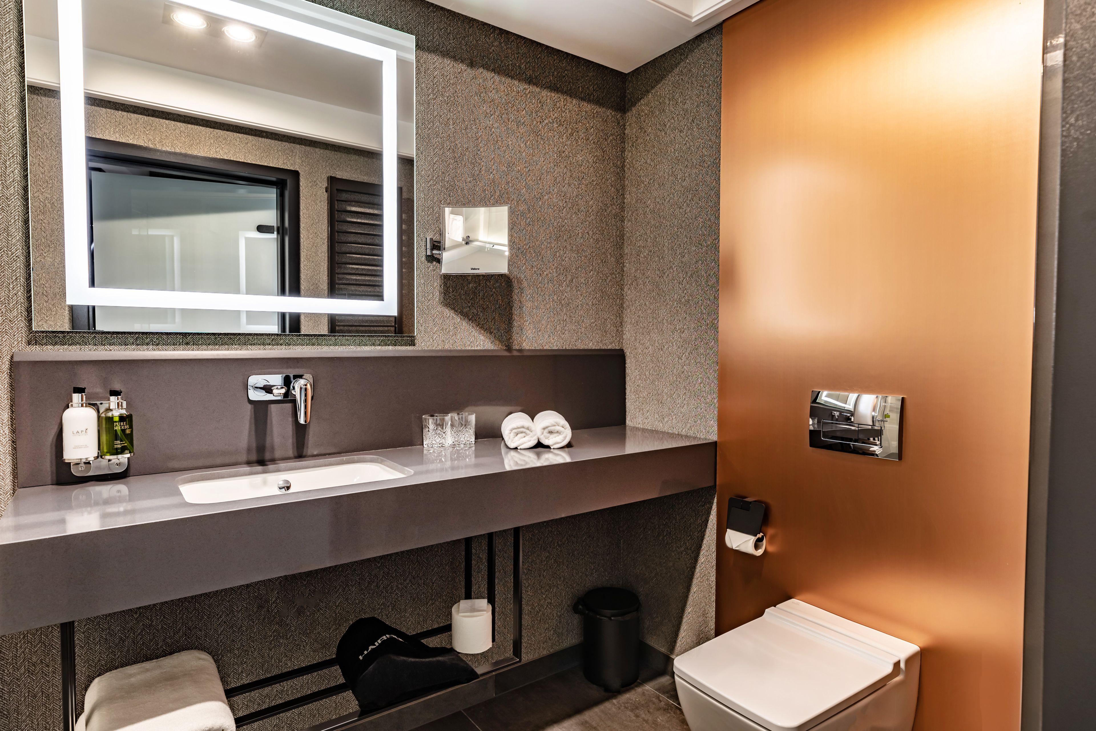 deluxe double room | bathroom | slippers, towels