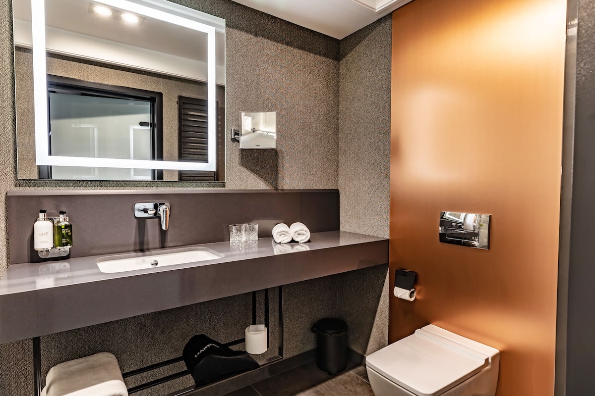 deluxe double room | bathroom | slippers, towels