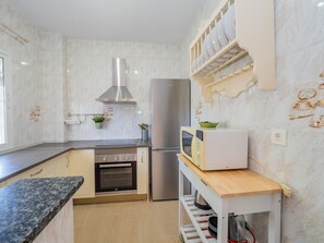 Fridge, microwave, oven, coffee/tea maker