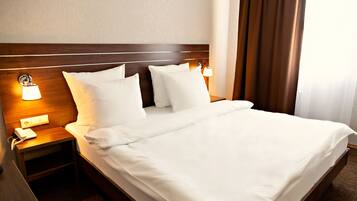 Junior Suite, 1 Katil Raja (King), Balcony | Meja, ruang kerja komputer riba, seterika/papan seterika, Wi-fi percuma