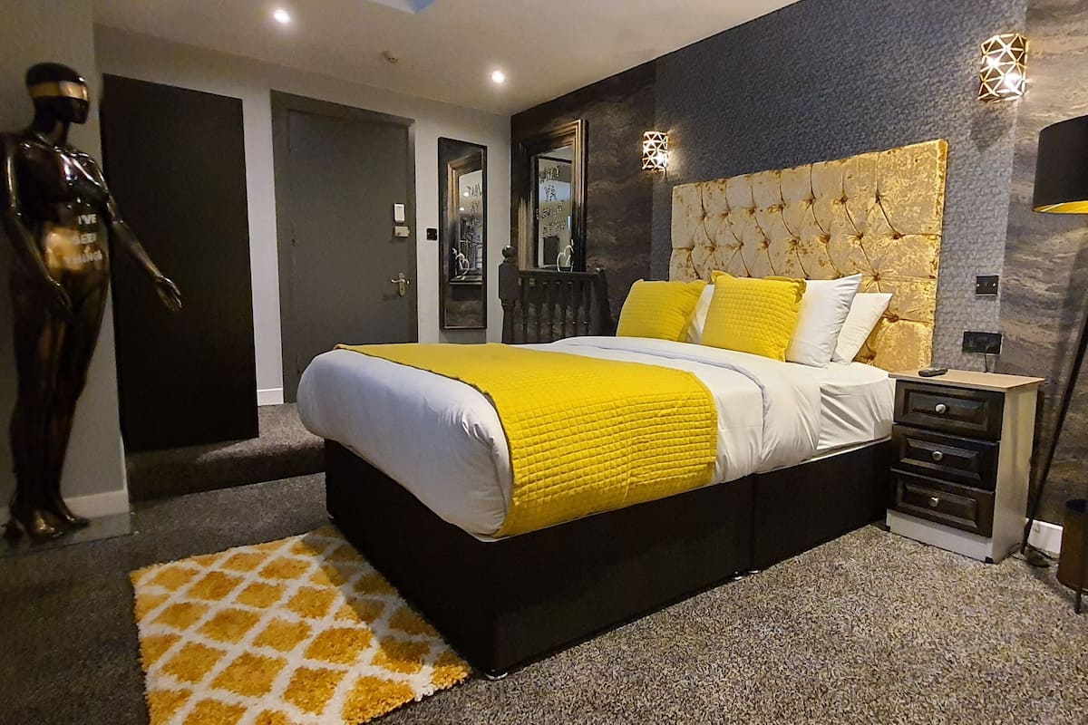 Deluxe tweepersoonskamer | Luxe beddengoed, een bureau, een laptopwerkplek