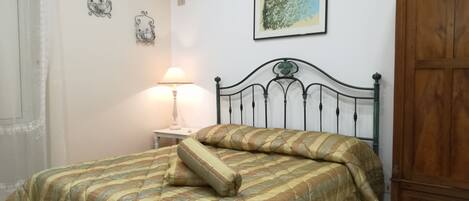 1 Schlafzimmer, Schreibtisch, Reisekinderbett, kostenloses WLAN