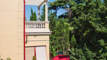 ด้านหน้าที่พัก