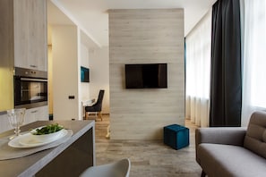 Family Apartment, 1 Queen Bed, Non Smoking | Living area