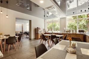 Daily buffet breakfast (EUR 10 per person) - Old Town Trio Apartments (Vilnius)