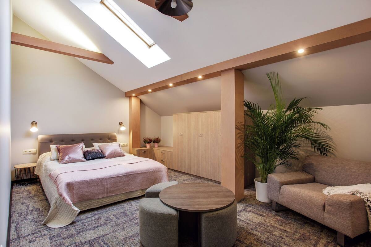 Deluxe mansarda | 1 bedroom, premium bedding, desk, blackout drapes
