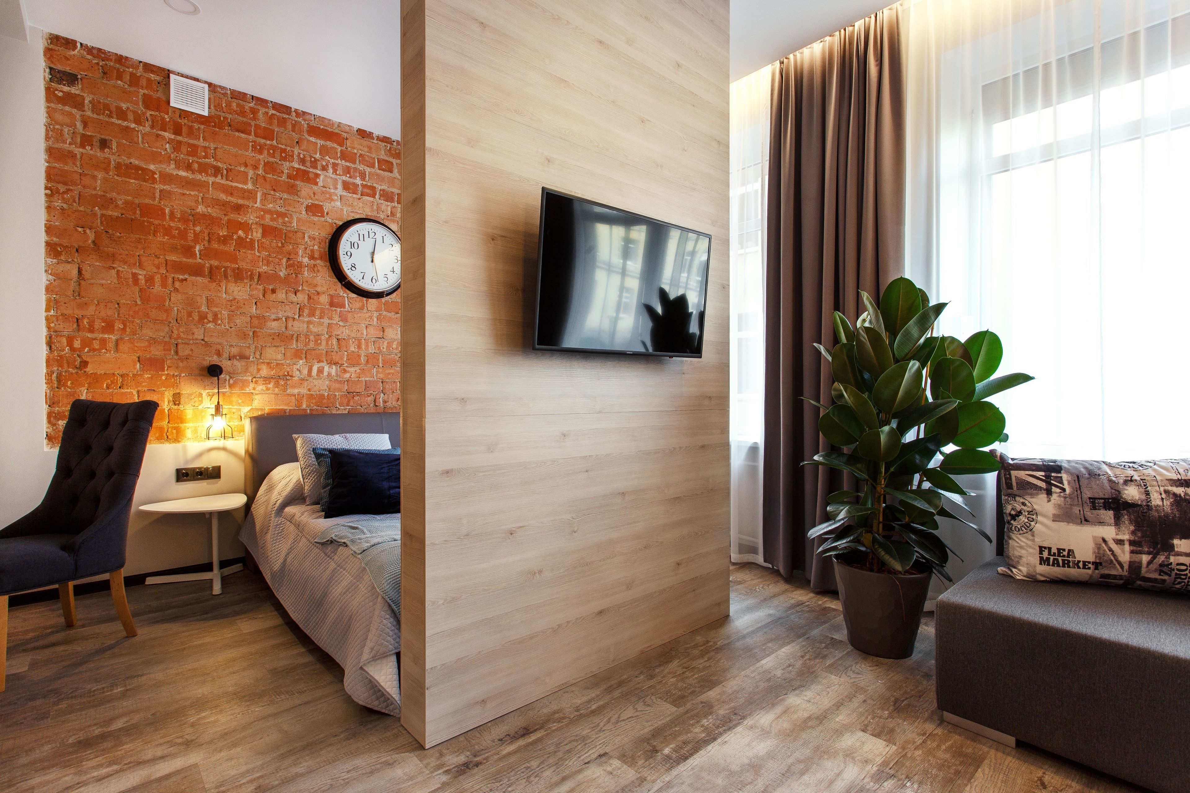 Televisión de pantalla plana 108 cm con canales de televisión por cable