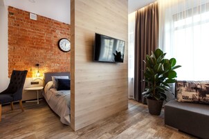 108-cm flat-screen TV with cable channels