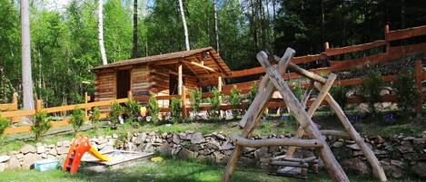 Children’s play area – outdoor