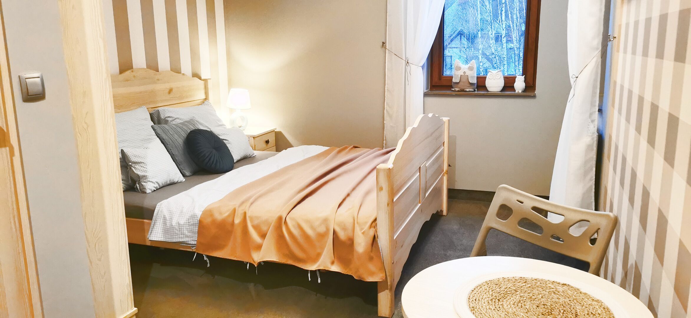 Free WiFi, bed sheets