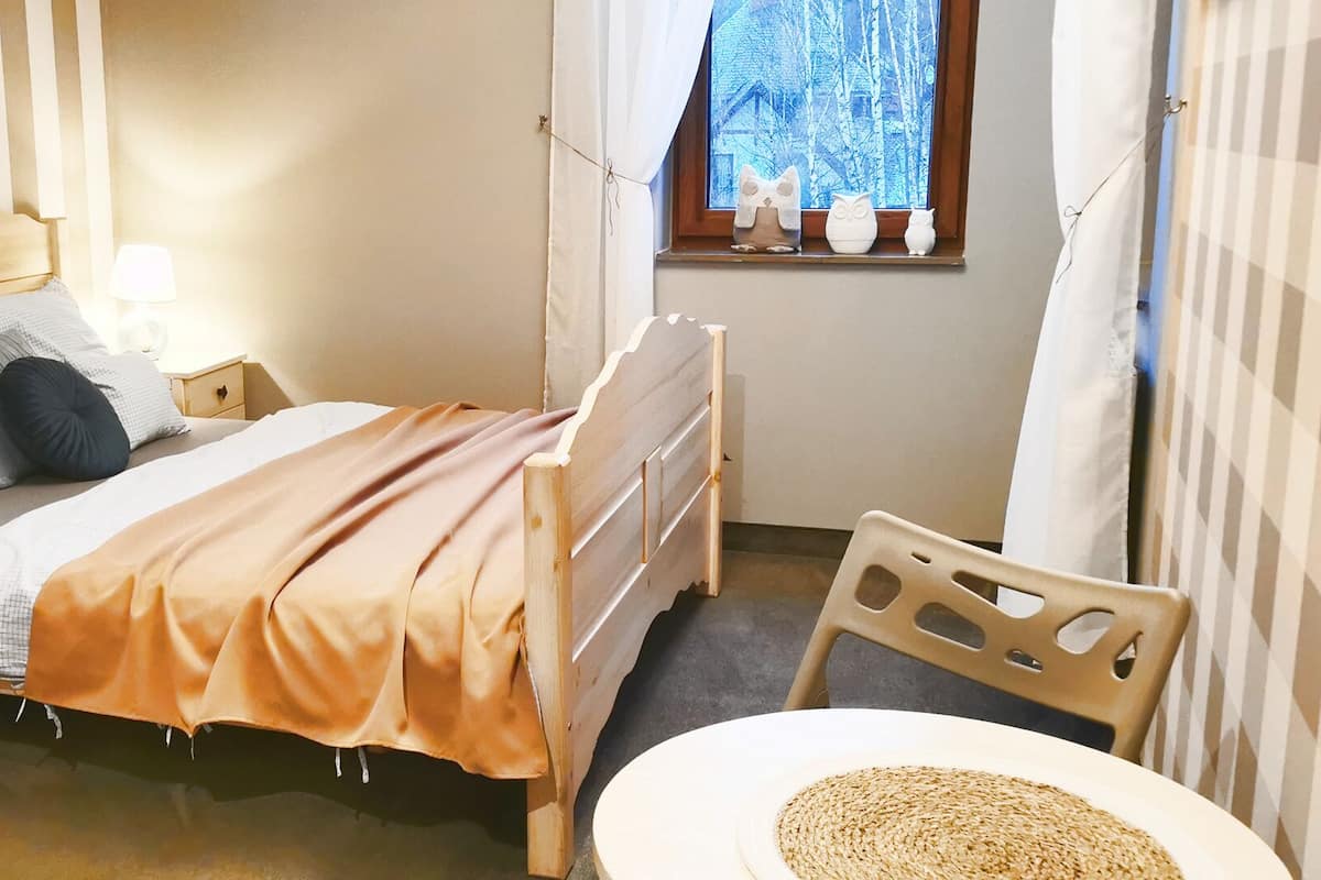 WiFi (free), bed sheets
