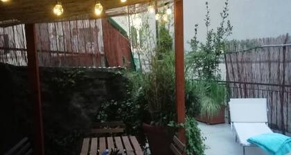 Varenna Sweet Home Varenna bietet kostenloses WLAN, ein Doppelbett, ein Schlafsofa, eine Wohnung
