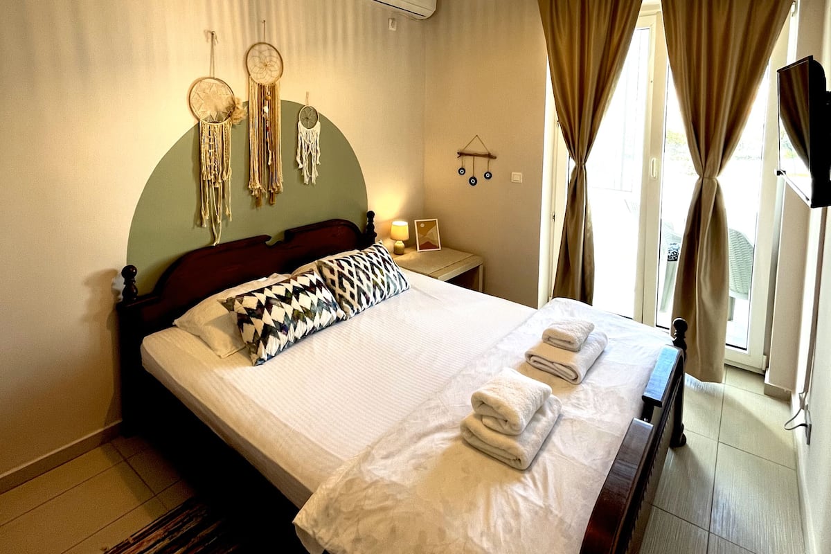 Family Suite, Mountain View | Minibar, in-room safe, iron/ironing board (on request), WiFi (free)