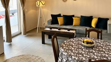 Suite, City View | Ruang tamu | 32 inci televisyen LED dengan digital, TV, iPad