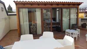 Outdoor dining - Luxury Loft in Gran Canaria. Jacuzzi and Free WIFI. (Sta Brígida)