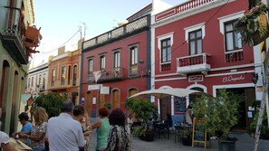 Outdoor dining - Luxury Loft in Gran Canaria. Jacuzzi and Free WIFI. (Sta Brígida)