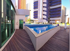 7 outdoor pools