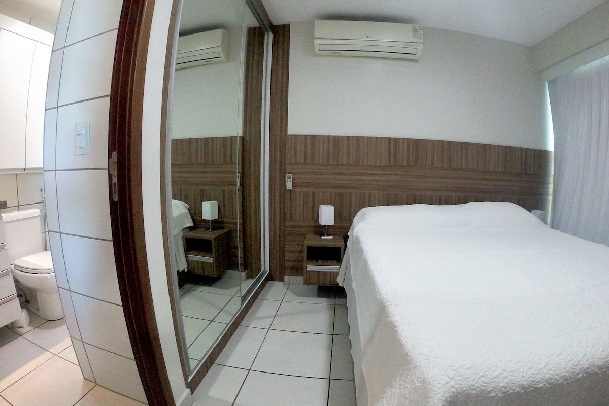 Basic Apartment | 2 bilik tidur, langsir/tirai gelap terus, Wi-fi percuma, cadar katil
