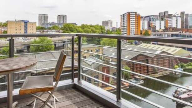 Apartment (2 Bedrooms) | Balcony - 2 Bedroom Apartment in Central London (London)