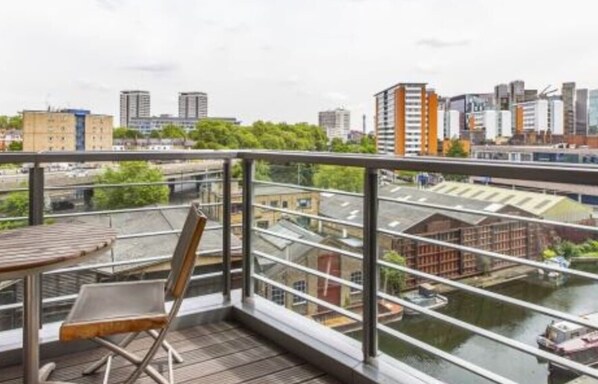 Balcony - 2 Bedroom Apartment in Central London (London)