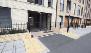 Apartment (2 Bedrooms) | Exterior - 2 Bedroom Apartment With Parking in Camberwell (London)