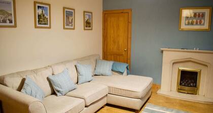 Newly Refurbed Home With Free Parking