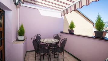 شقة بتجهيزات أساسية - غرفتا نوم | شرفة/رواق