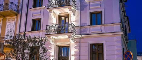 Façade de l’hébergement - soirée/nuit