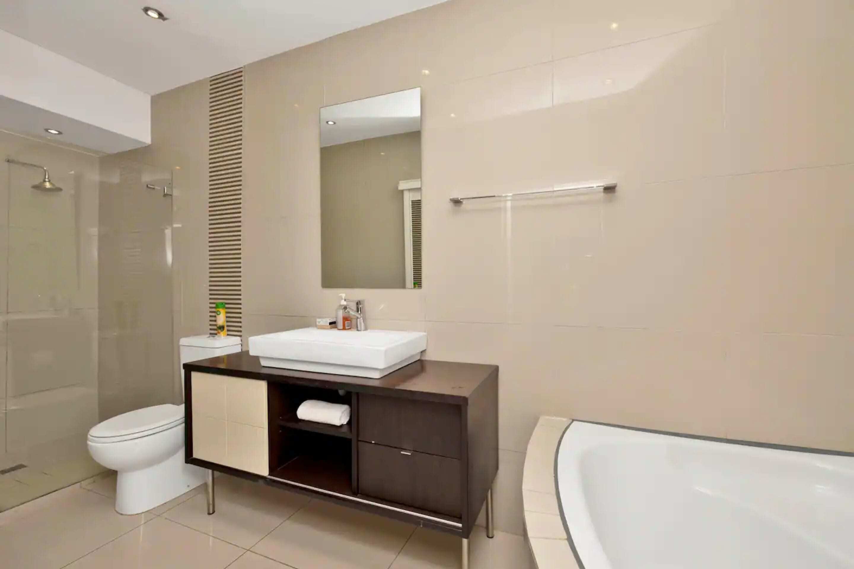 House (1 Bedroom) | Bathroom | Hair dryer, towels, soap, shampoo