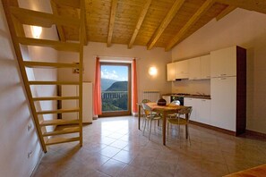 Appartamento, 2 camere da letto, 2 bagni (Margherita) | Cucina privata | Frigorifero con congelatore, piano cottura, macchina per tè/caffè