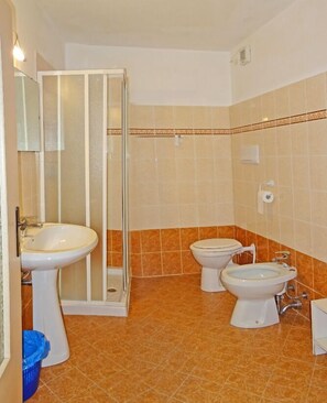 Apartamento, 1 quarto, no piso térreo (Viola) | Banheiro | Bidê, toalhas de banho