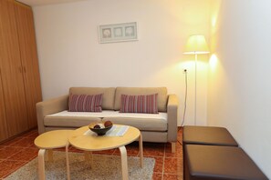 Departamento familiar, 2 habitaciones, planta baja | Decoración personalizada y muebles diferentes 