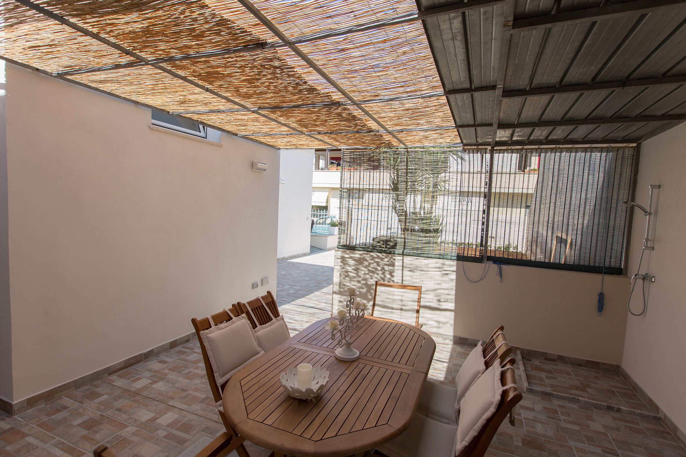 屋外ダイニングエリア