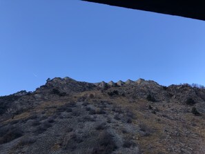 Habitación individual, 1 cama individual grande, no fumadores | Vistas a la montaña