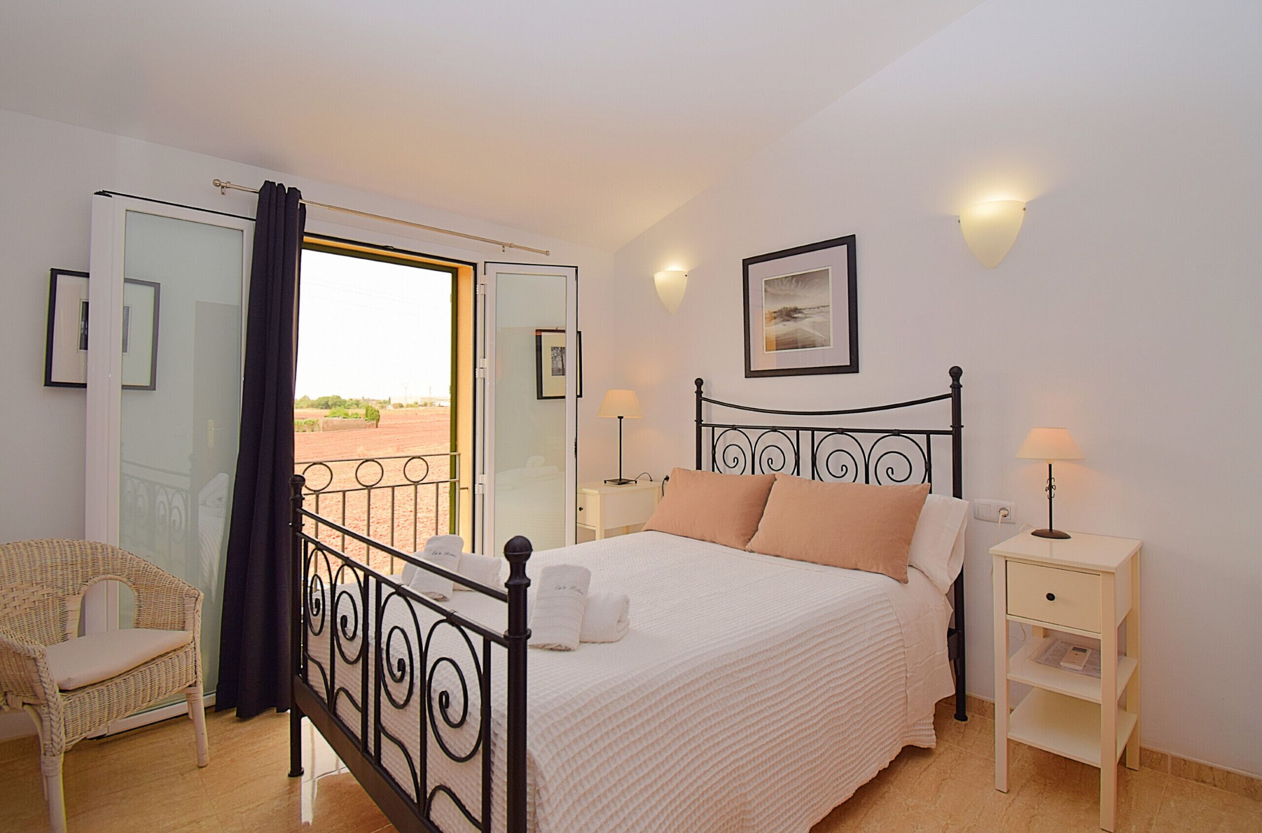 3 slaapkamers, een strijkplank/strijkijzer, gratis wifi, beddengoed