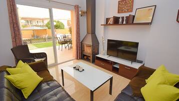 Televisie en een open haard