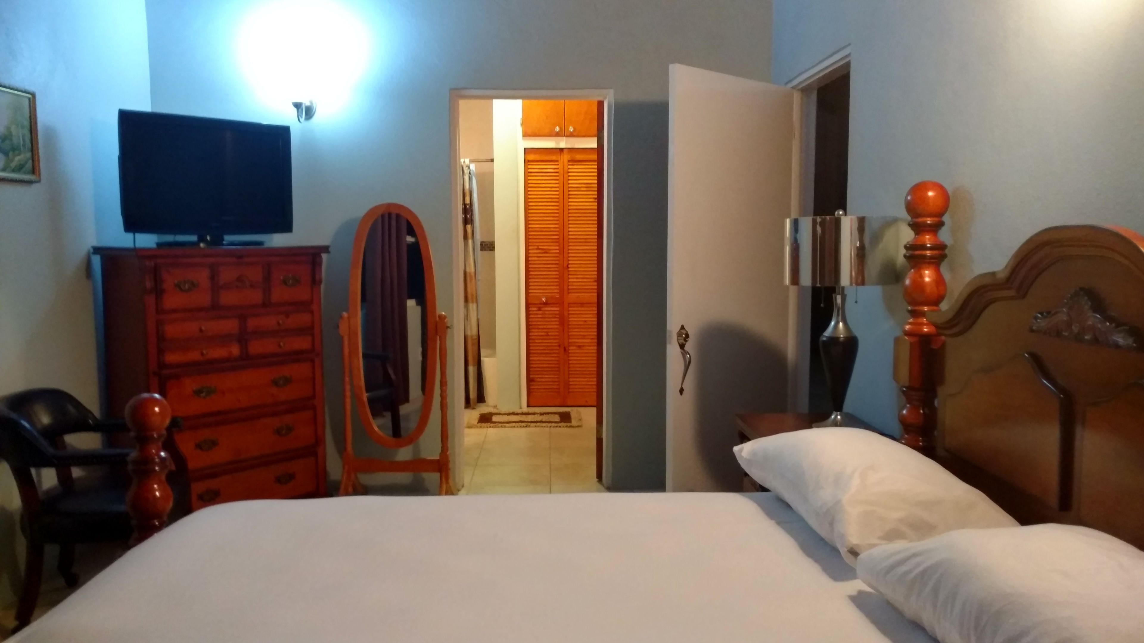 Appartement Duplex Deluxe, 1 chambre, non-fumeurs, vue baie | Salle de bain | Douche, douche à « effet pluie », articles de toilette gratuits