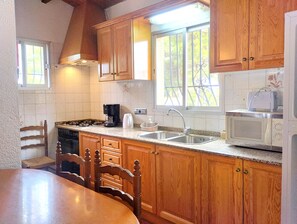 Fridge, microwave, oven, coffee/tea maker