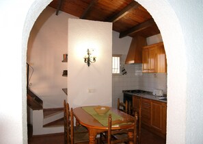 Fridge, microwave, oven, coffee/tea maker