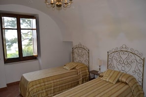 3 bedrooms, iron/ironing board, WiFi - Characteristic nineteenth-century farmhouse. Typical residence  (Battipaglia)