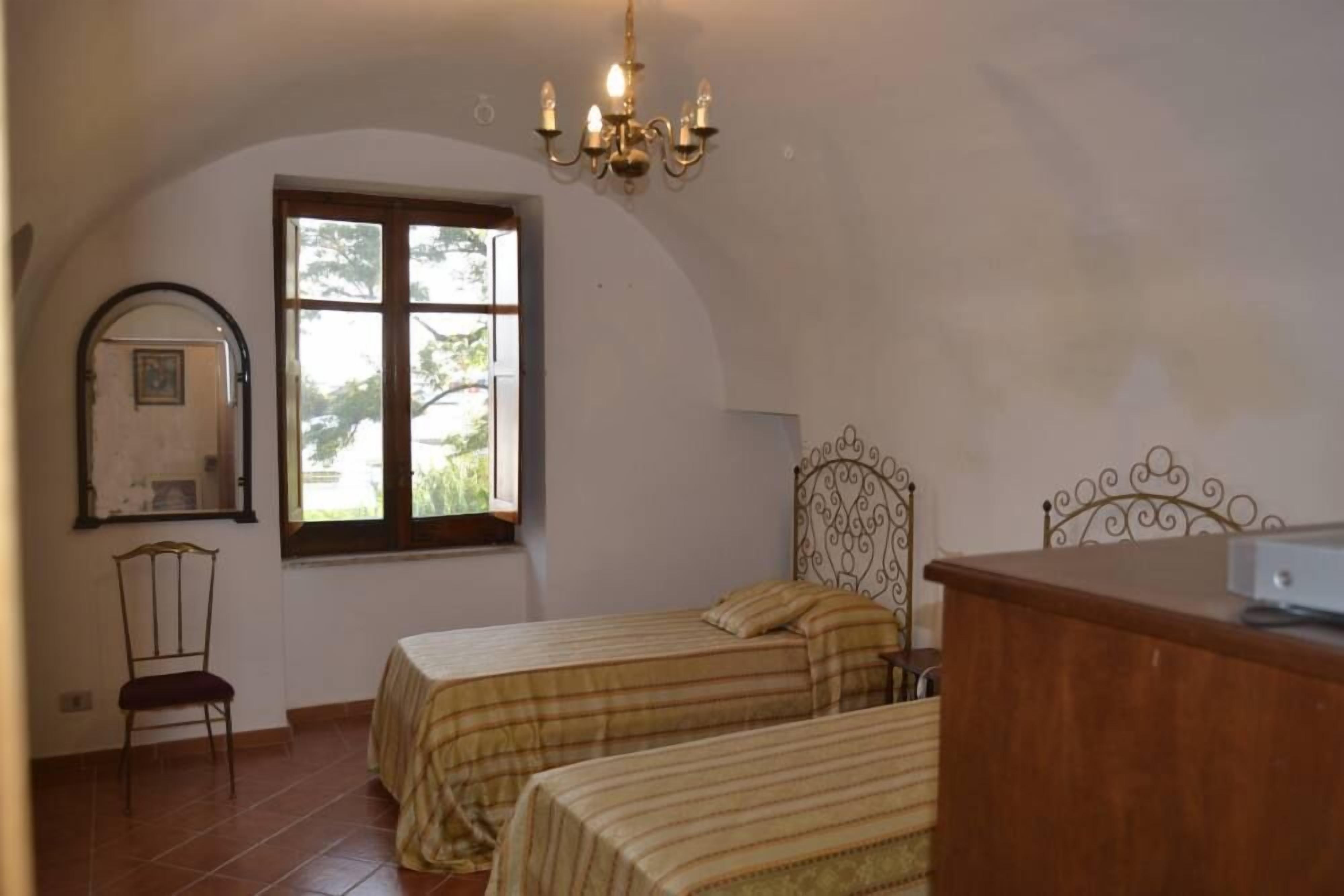 3 habitaciones, tabla de planchar con plancha y wifi 