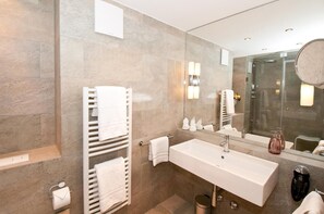 Free toiletries, hair dryer, bathrobes, slippers - Alpenvilla Berchtesgaden (Bischofswiesen)