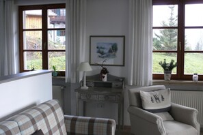 平面電視、DVD 播放機、MP3 插座