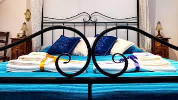 Quarto casal romântico (Tesoro Nascosto) | Espaço de trabalho para notebook, Wi-Fi de cortesia, roupa de cama