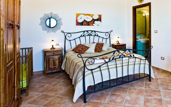 Doppelzimmer (Stella d'Oriente) | Laptopgeeigneter Arbeitsplatz, kostenloses WLAN, Bettwäsche