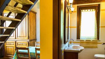 Quadruple Room, Kitchenette (Profumo del Mattino) | Bathroom